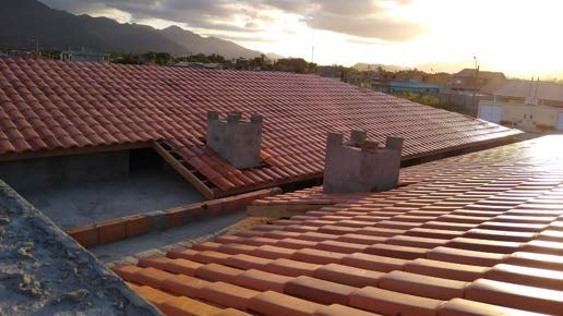 Telhado cerâmico em residência
